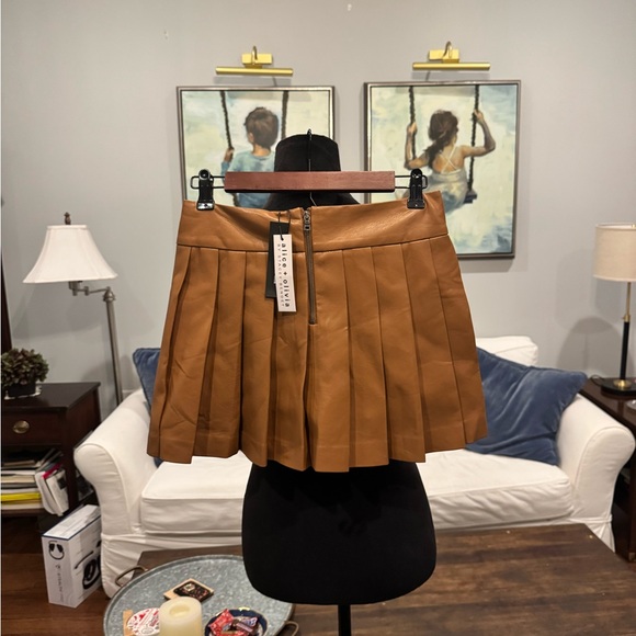 Alice and Olivia NWT SKORT size 2 - Picture 2 of 6